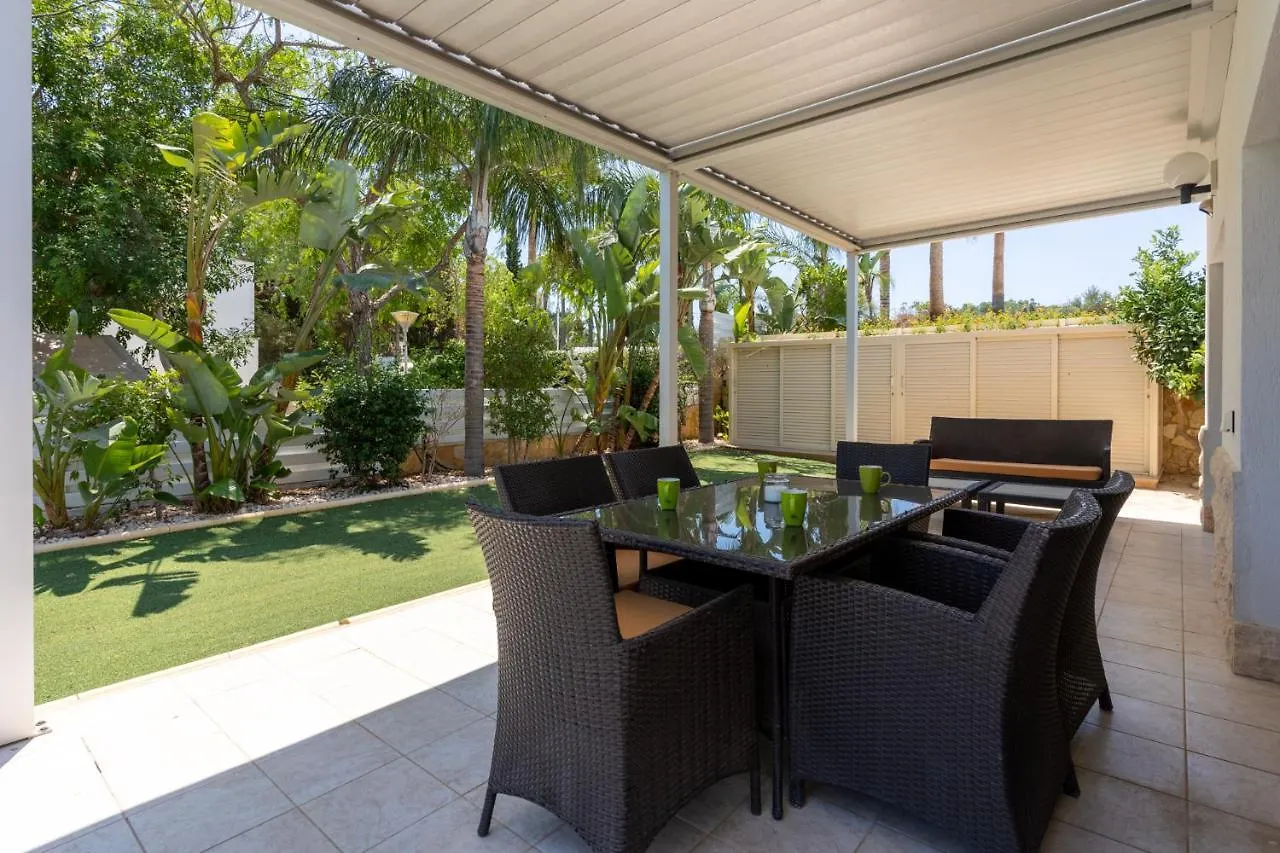 Lime 3-Bedroom Villa In Protaras