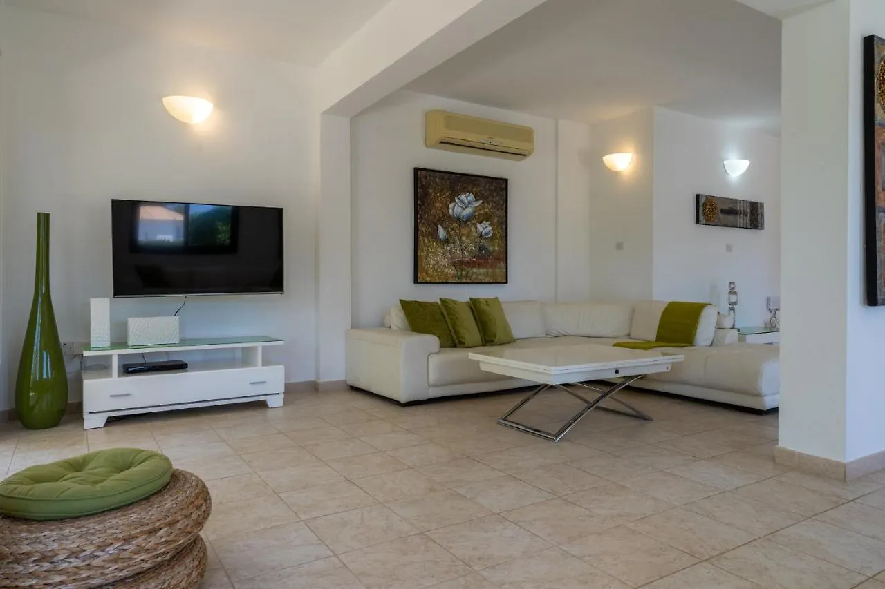 Lime 3-Bedroom Villa In Protaras