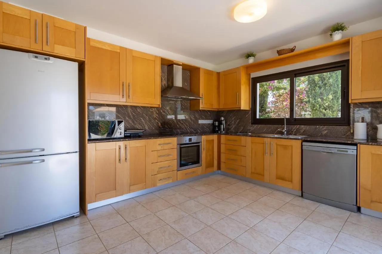 Lime 3-Bedroom Villa In Protaras