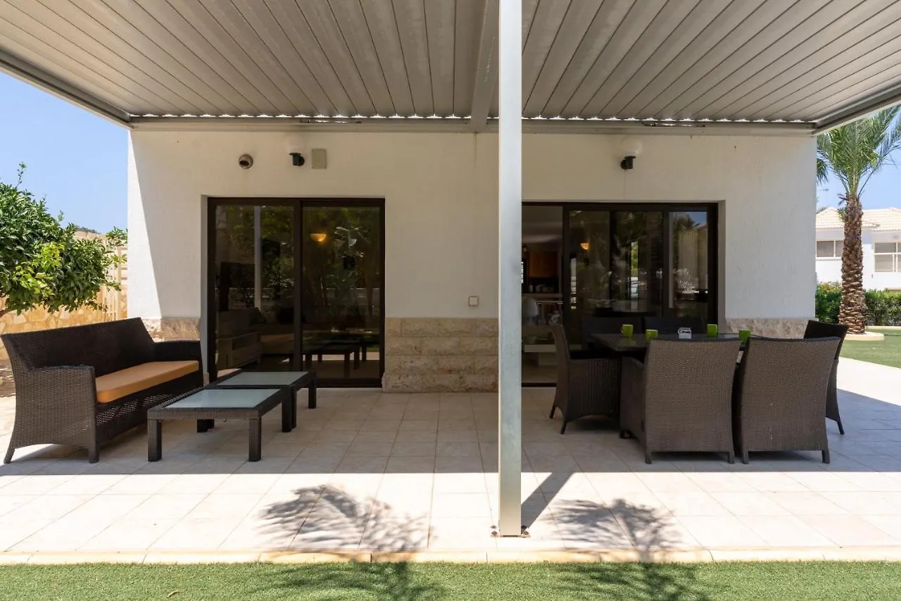 Lime 3-Bedroom Villa In פרוטאראס