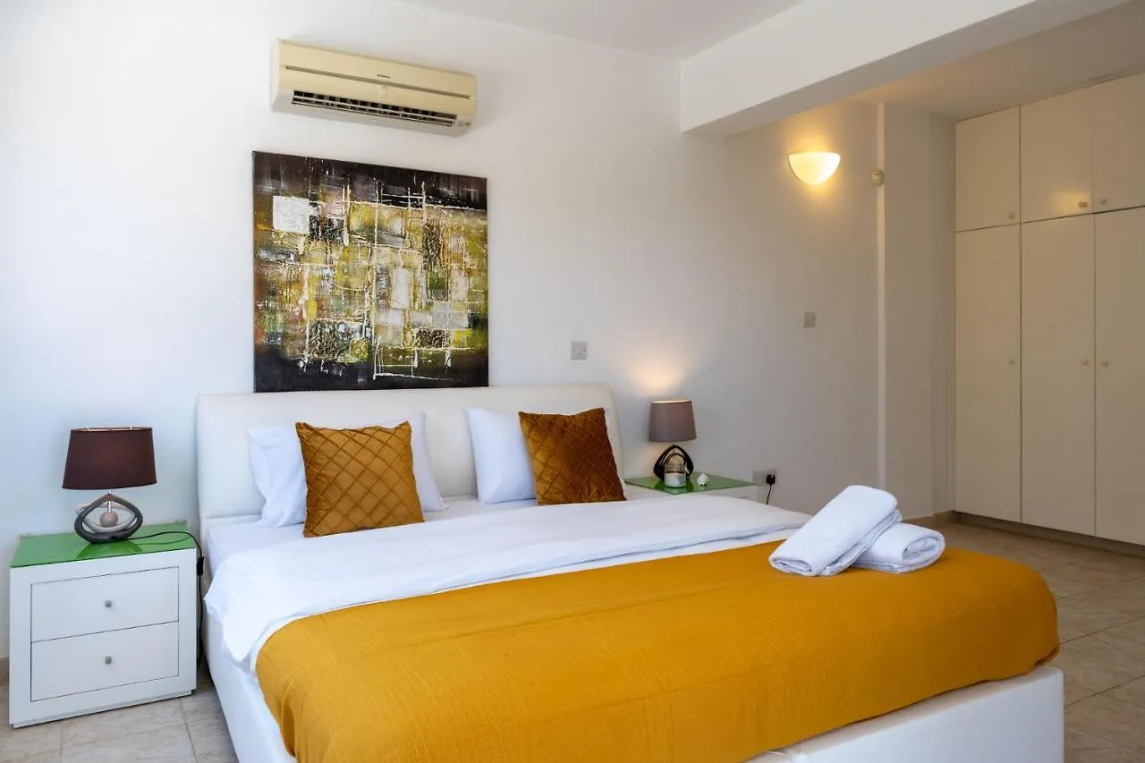 Lime 3-Bedroom Villa In פרוטאראס קפריסין