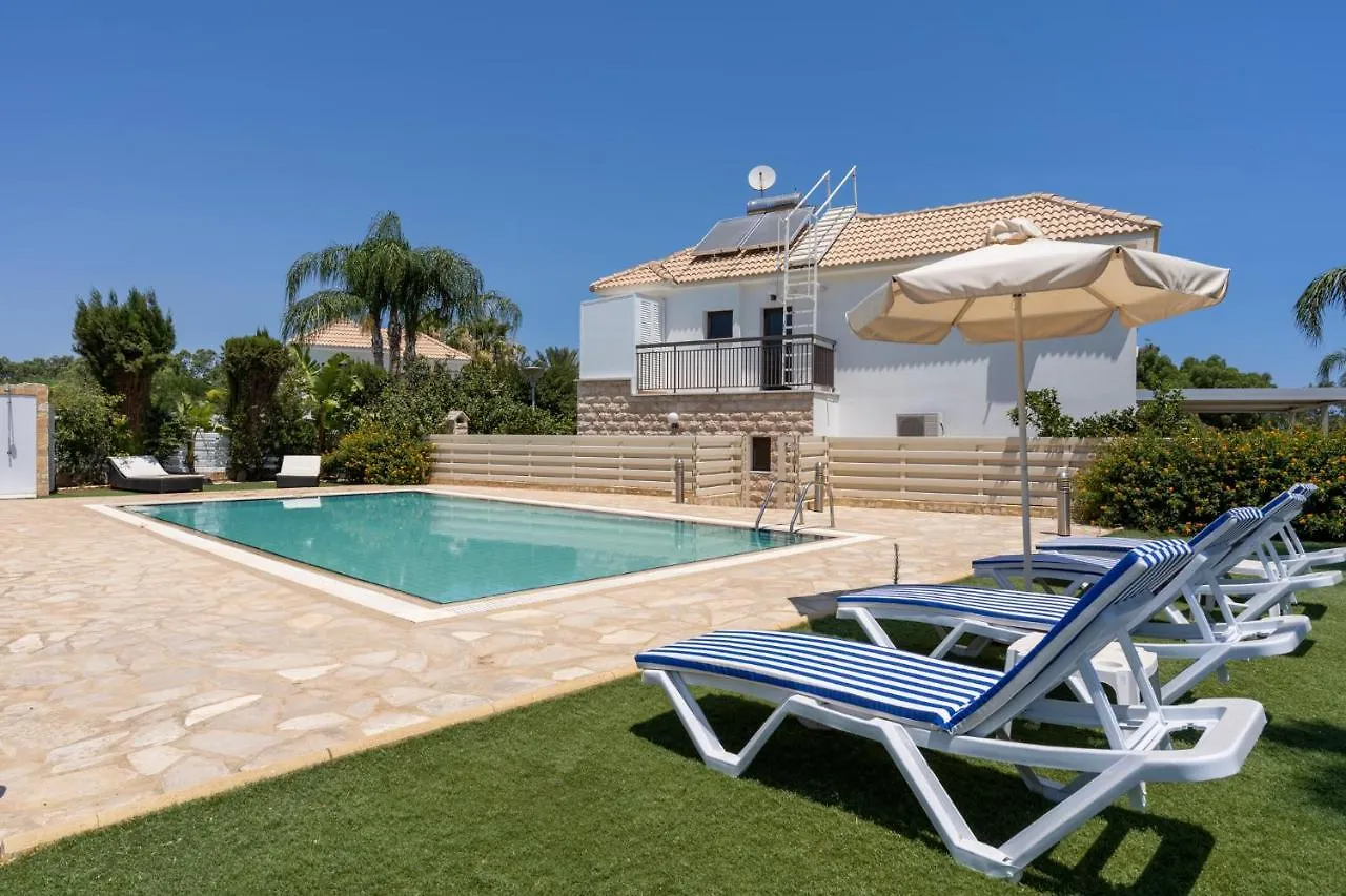 Lime 3-Bedroom Villa In פרוטאראס