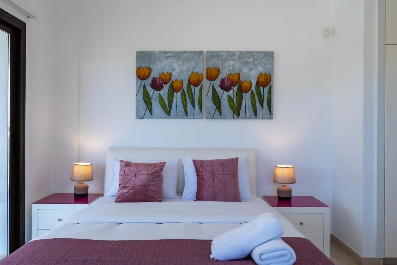 Lime 3-Bedroom Villa In פרוטאראס קפריסין