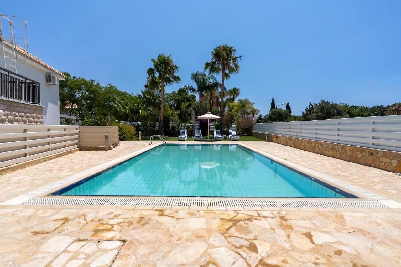 Lime 3-Bedroom Villa In פרוטאראס 0*,