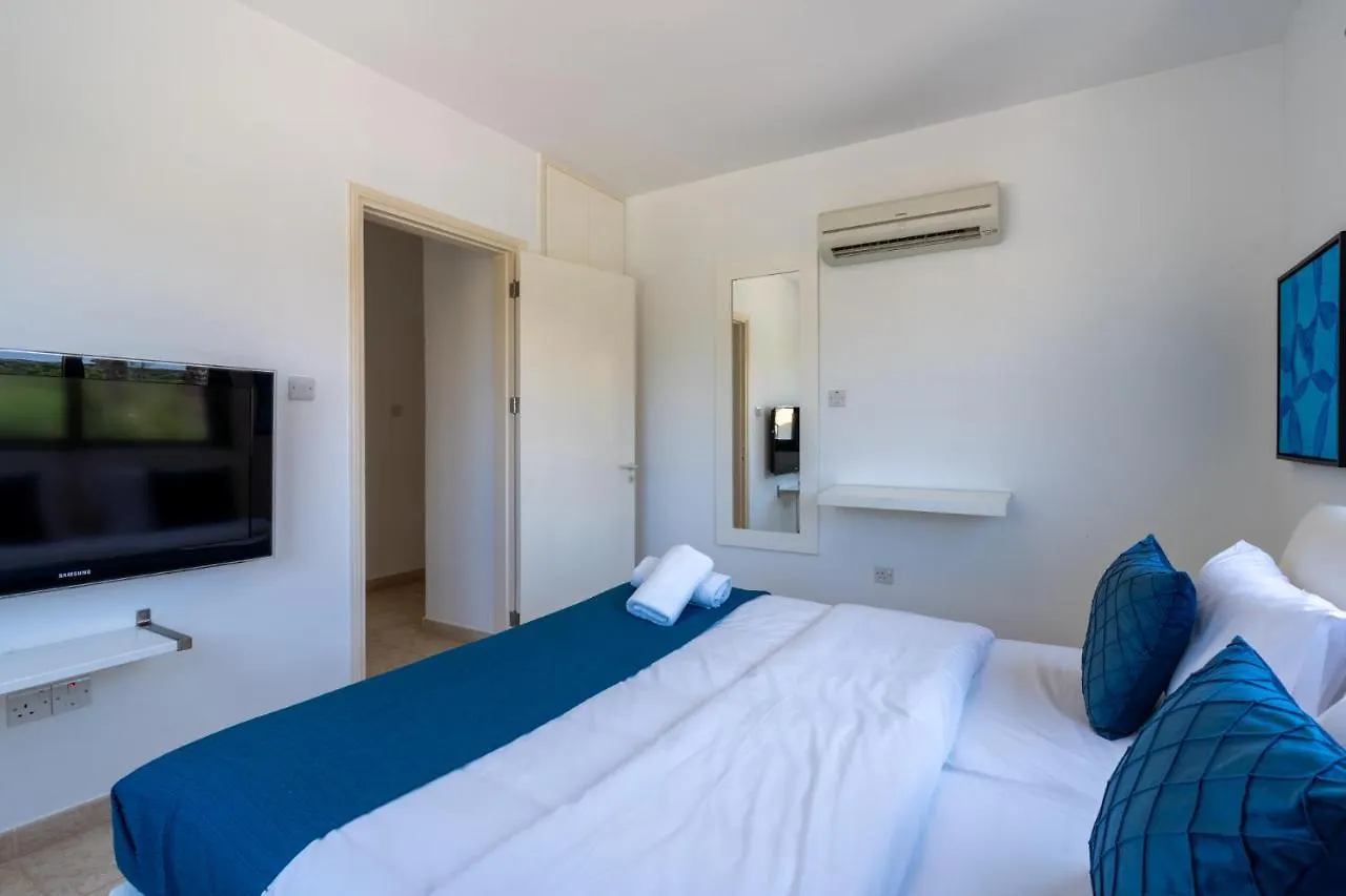 Lime 3-Bedroom Villa In פרוטאראס